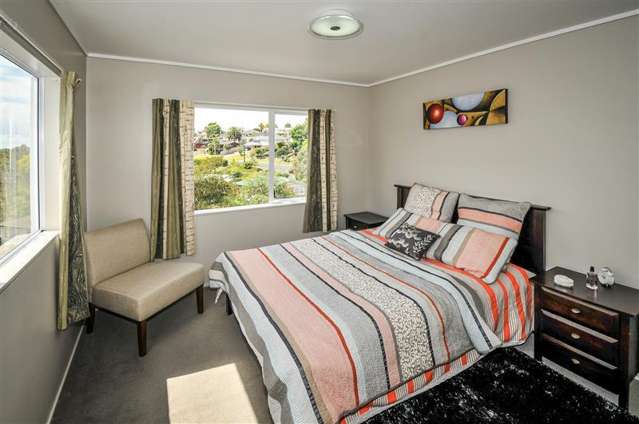 2/20 Hogans Road Glenfield_3