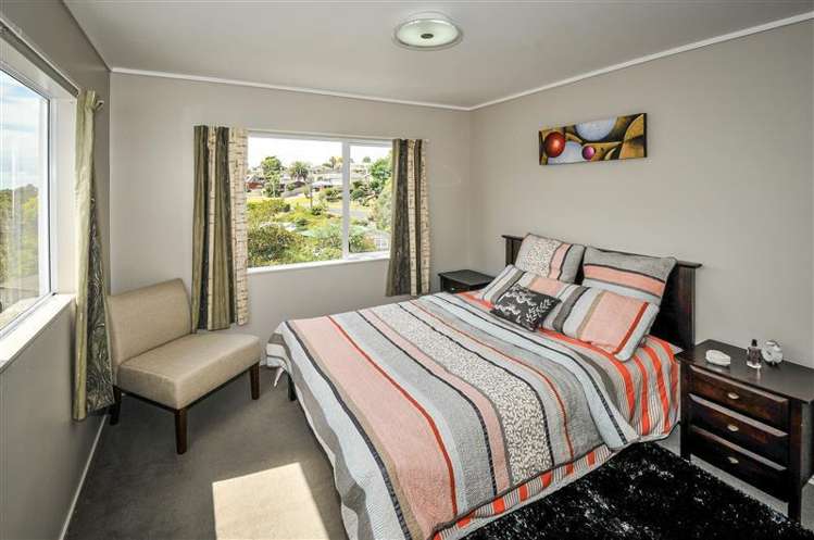 2/20 Hogans Road Glenfield_3