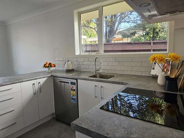 B/30 Rewarewa crescent Waikanae_1