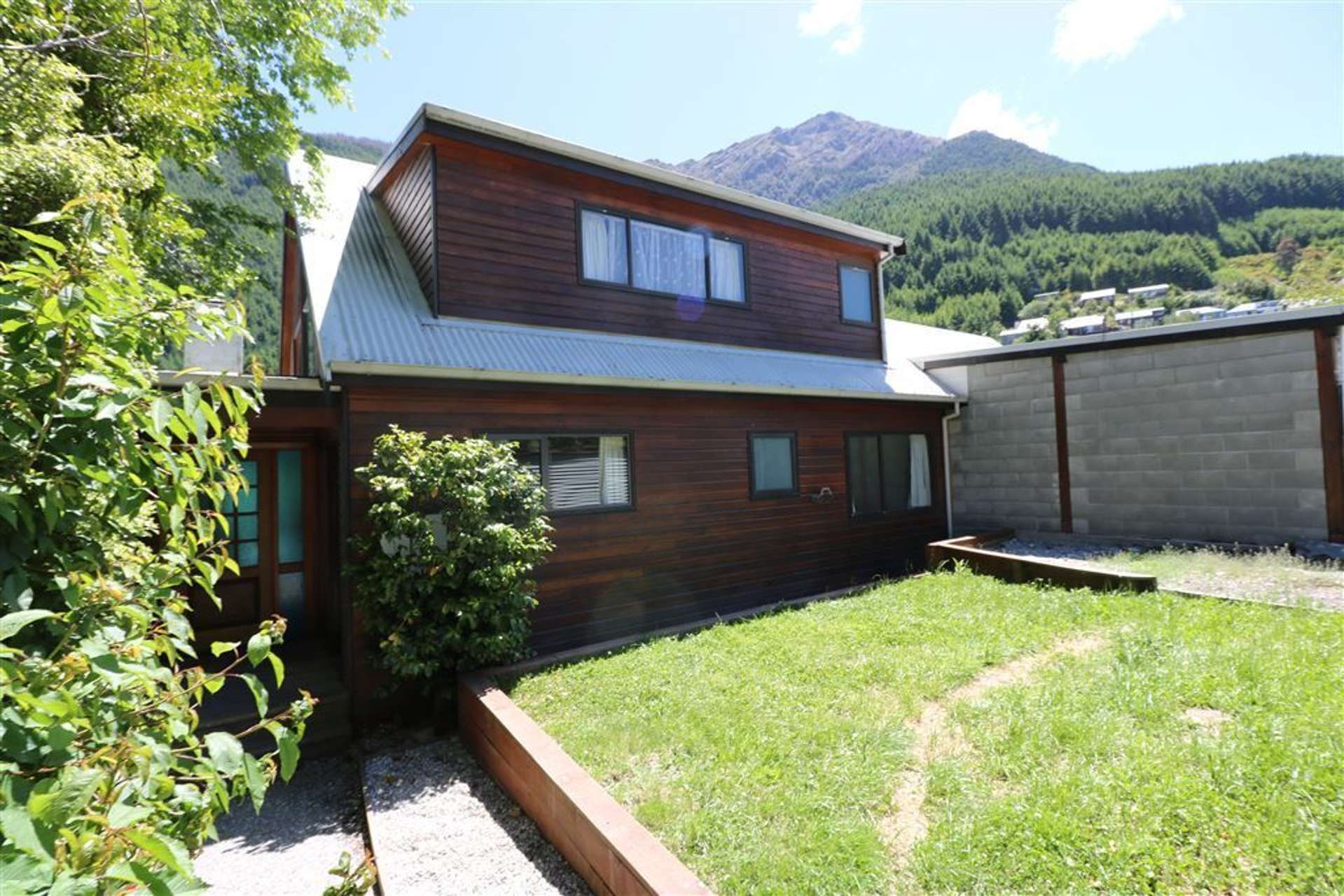 6 Mackinnon Terrace Fernhill/Sunshine Bay_0