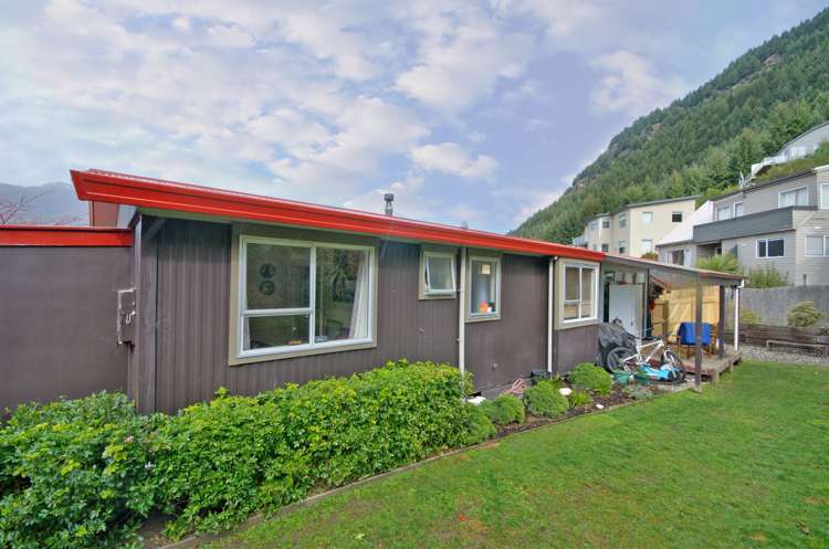 17c Arawata Terrace Fernhill/Sunshine Bay_18