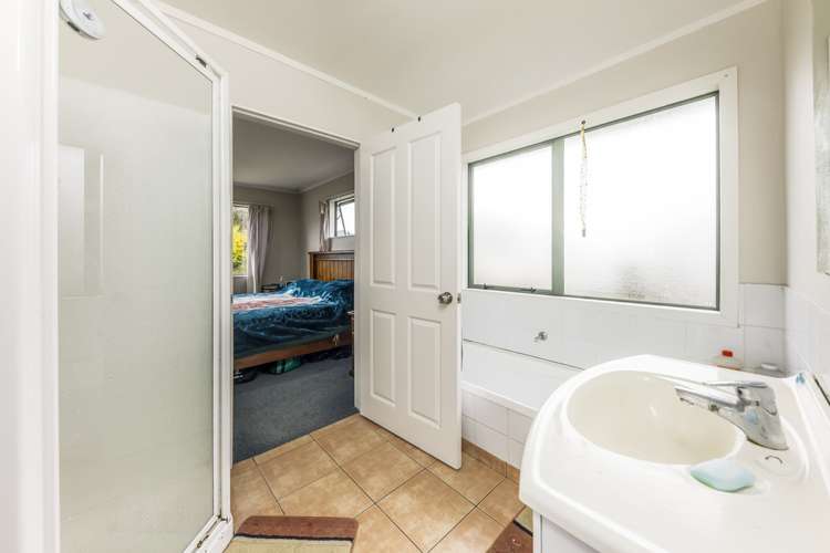 47 Flat Bush Road Clover Park_11