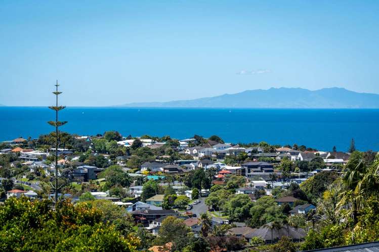 2/129 Arran Road Browns Bay_4