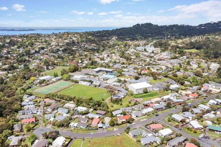 37 Meadowvale Rise Titirangi_21