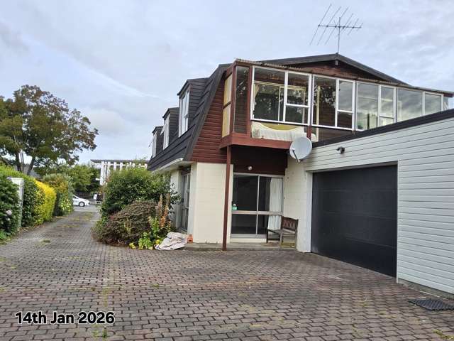 Spacious 6 bedroom house for immediate occupation