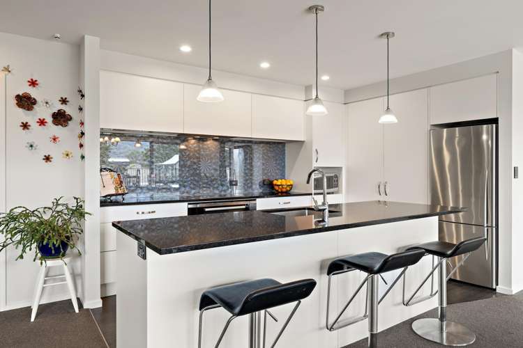 37 Ocean View Crescent Rarangi_11