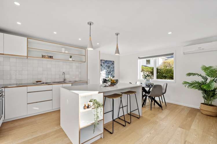 3/6 The Parade Island Bay_3