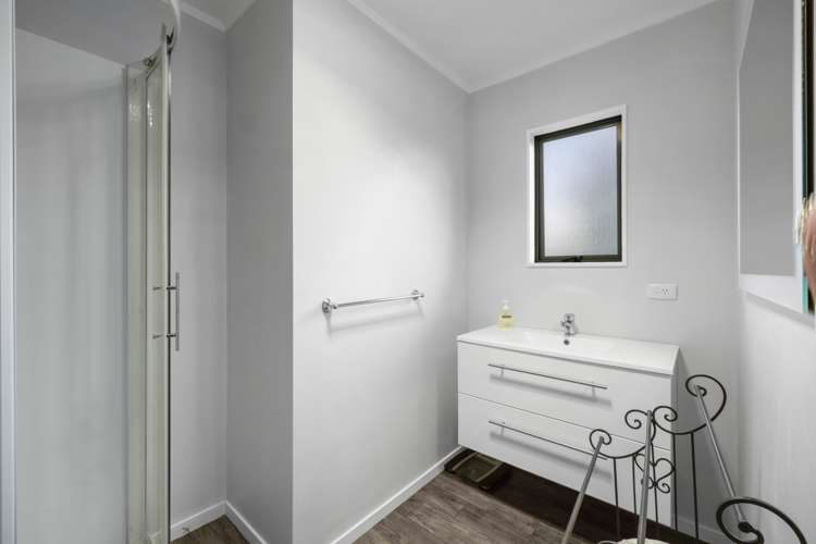 142 Seaview Road Westown_13