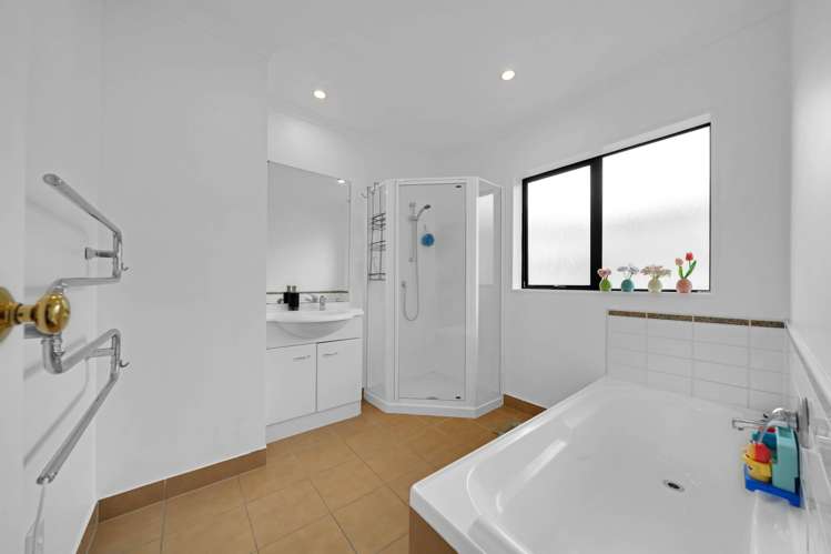 24 Nuneaton Drive Flat Bush_11