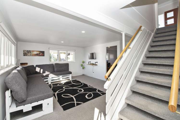 100 Tiroroa Avenue Te Atatu South_12