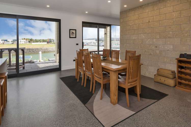 20 Finch Street One Tree Point_10