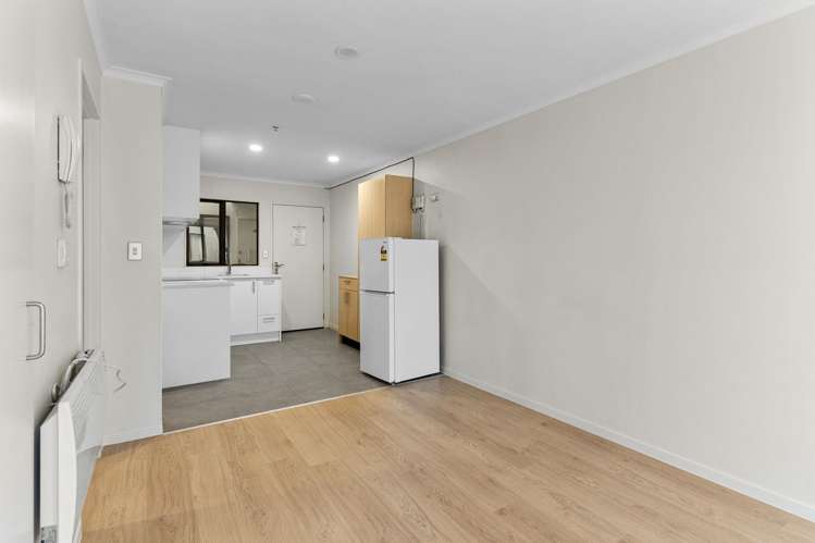 B503/176 Broadway Newmarket_13