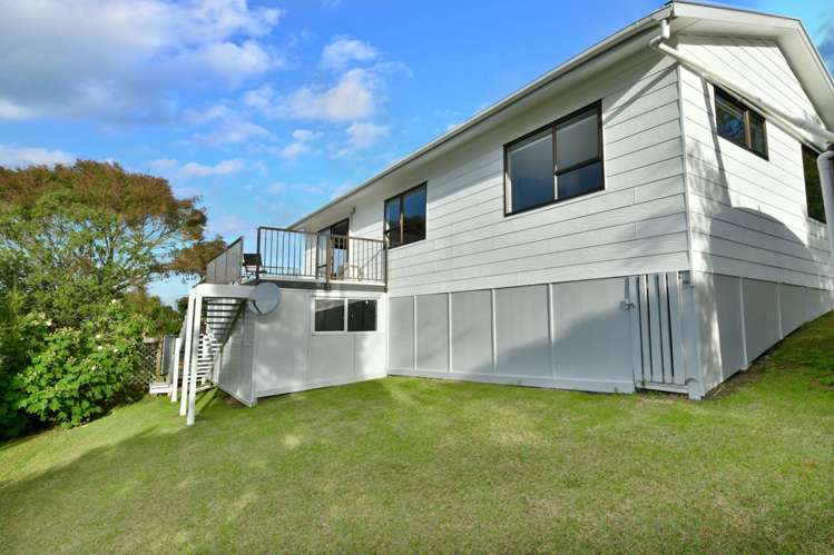 8 Waiora Road Stanmore Bay_3