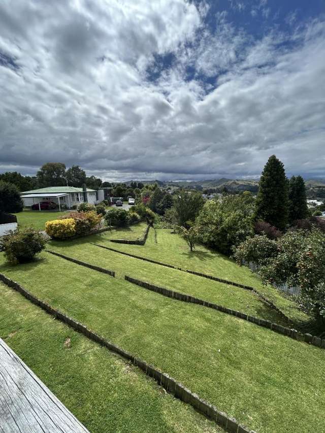 THREE BEDROOMS IN TAIHAPE WITH A VIEW