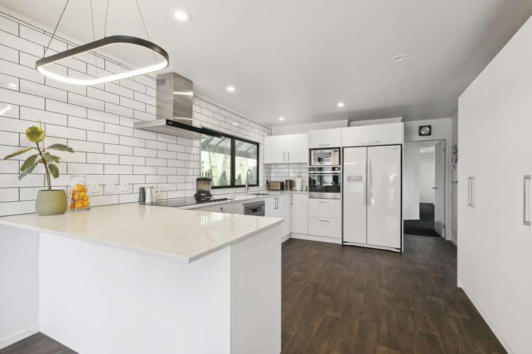 8 Countess Close Maupuia_16