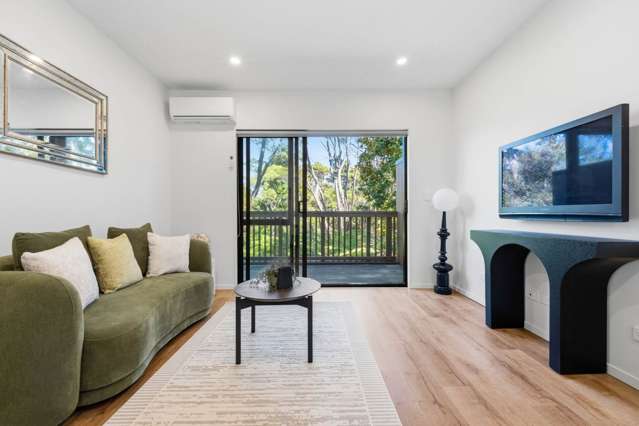 Nearly-New Living Near Albany, Motorway & Schools