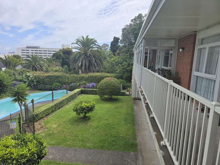 8/12 CRESCENT ROAD Epsom_5