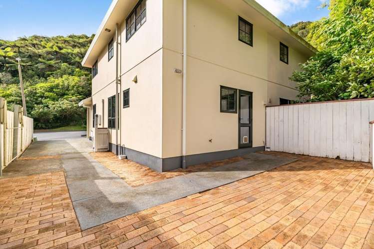 16B Parsons Glen Karori_18