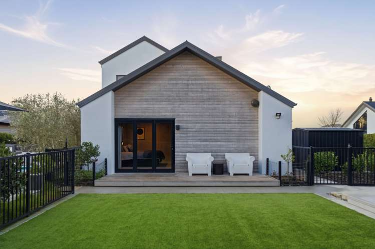 29 Carnaveron Drive Lincoln_27