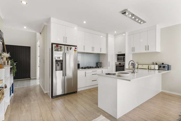 43 Bordeaux Parade Te Atatu South_6