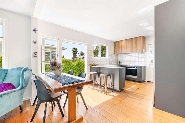 1/10 Neil Avenue Te Atatu Peninsula_6