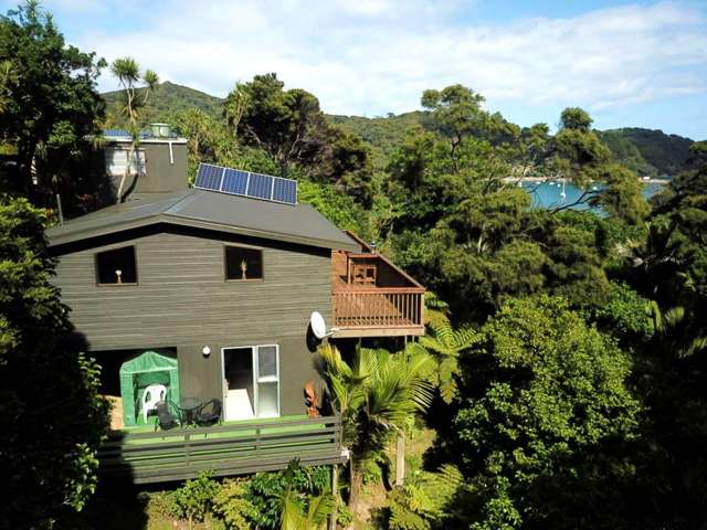 Coastal Escape - Private Shoreline Access & Views