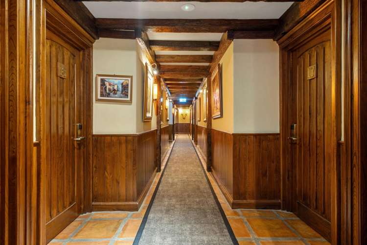 2 Quiet Woman Way Nelson_4