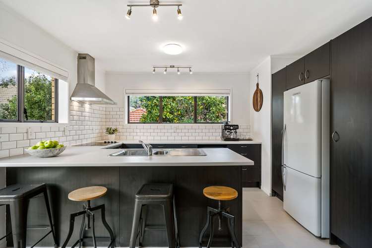 2/16 Manse Road Pahurehure_1