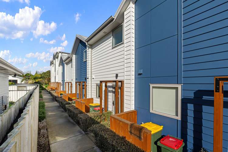 4/8 Yeovil Road Te Atatu Peninsula_11