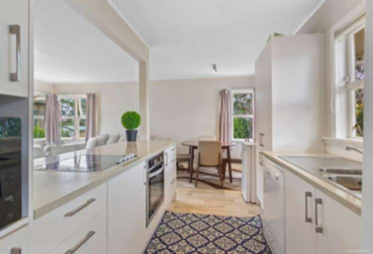 60 Cobham Crescent Kelston_2