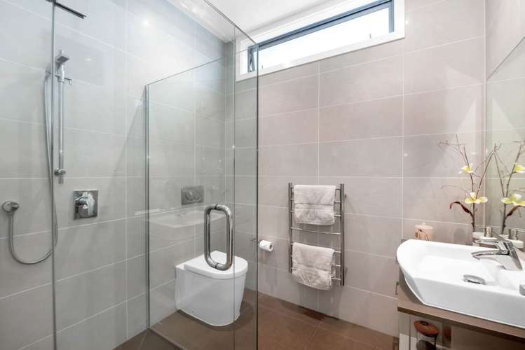 81 Pine Harbour Parade Beachlands_24