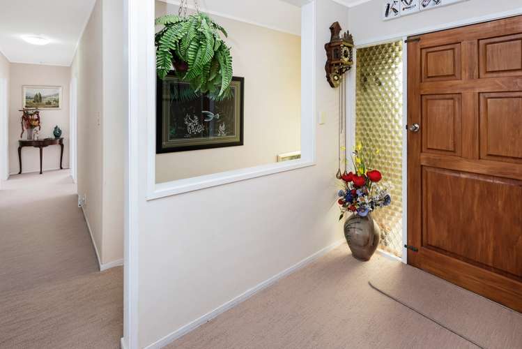 21 Seymour Road Mellons Bay_13