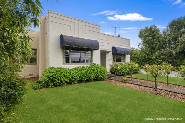 Beautiful Art Deco Delight on McKenzie Street!