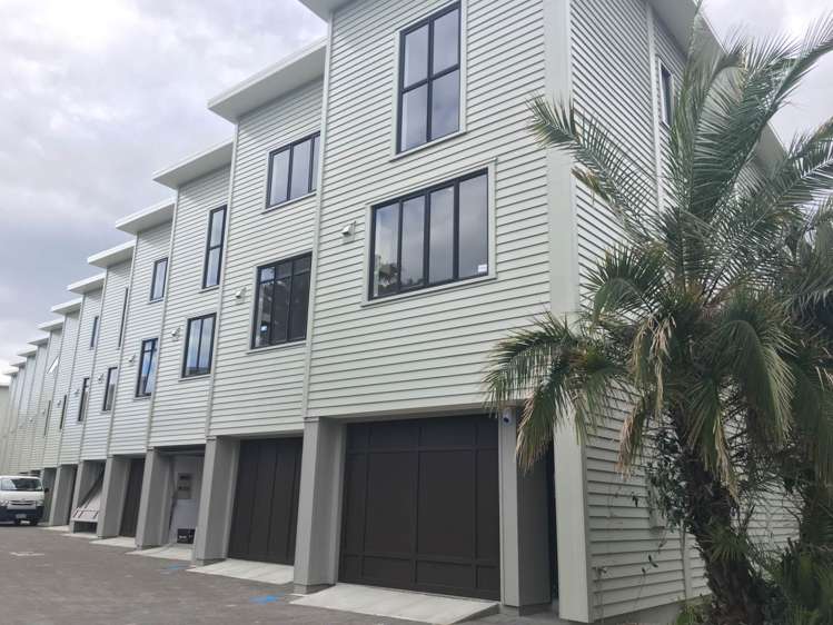 4/17 Lyon Avenue Mount Albert_0