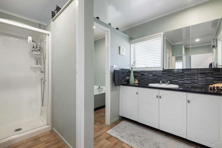 127 Oaktree Avenue Browns Bay_17