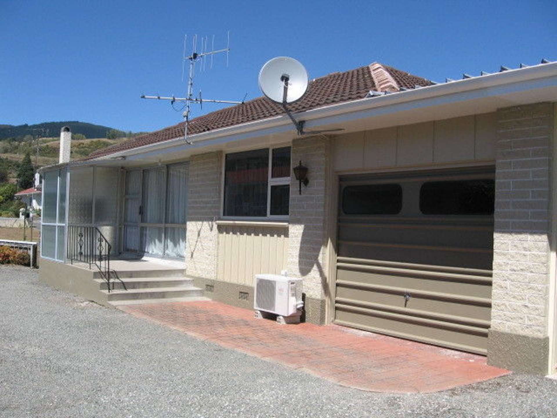 2/4 Willow Avenue Stoke_0