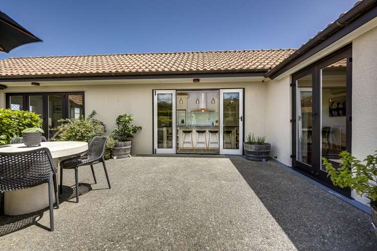 44 Busby Hill Havelock North_13