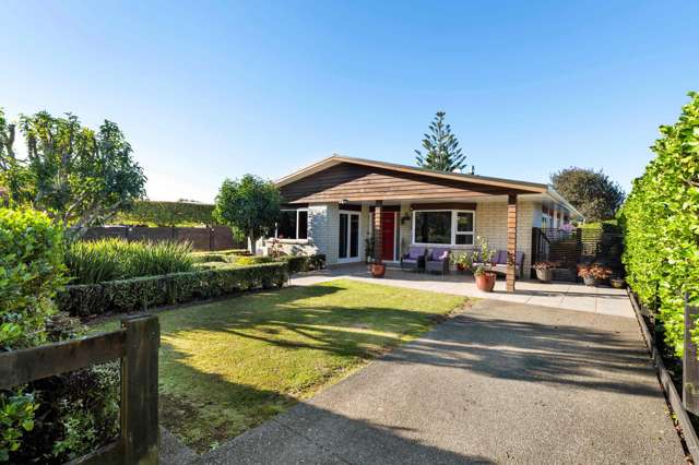 EFFORTLESS LIVING IN A QUIET, SEMI-RURAL SETTING
