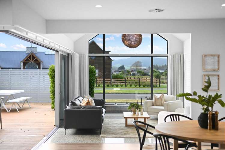 77 Baxter Michael Crescent Cambridge_7