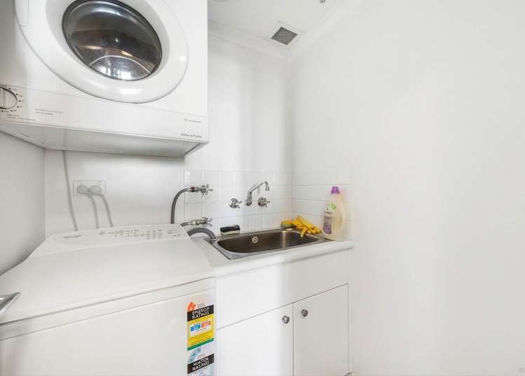 1702/8 Albert Street City Centre_11