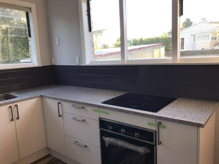 27 Highland Avenue Titirangi_6