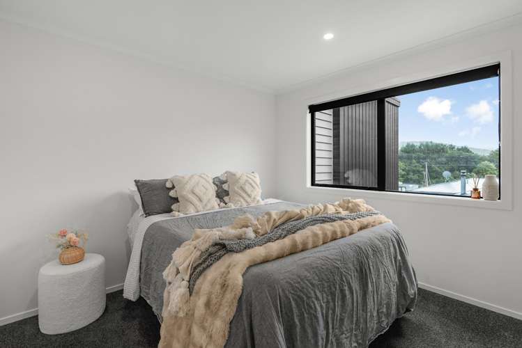 15A Rowe Parade Wainuiomata_9