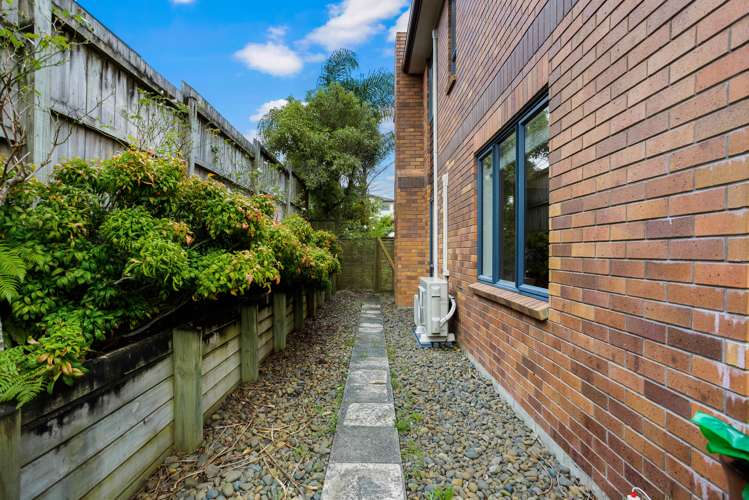 29 Dressage Lane Greenhithe_18