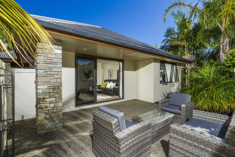 8 Oscar Road Greenhithe_13