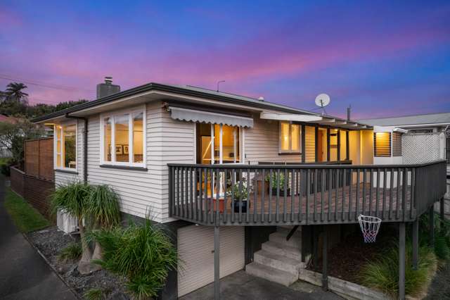 5 Castaing Crescent Te Atatu South_1