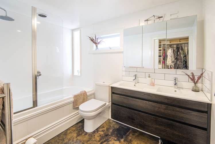 1/90 Victoria Road Devonport_24