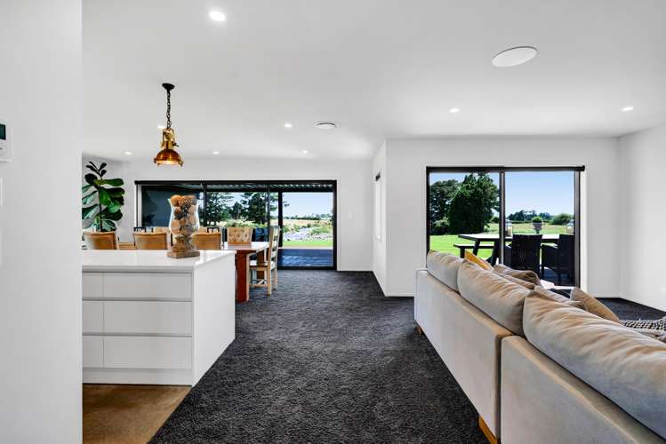 90 Peters Road Egmont Village_11