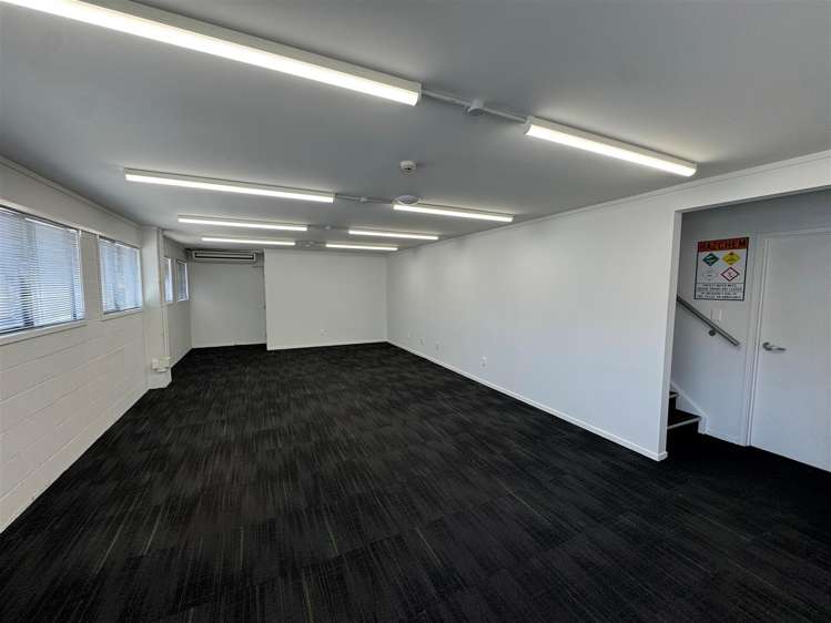 2/10 Rennie Drive Mangere_3