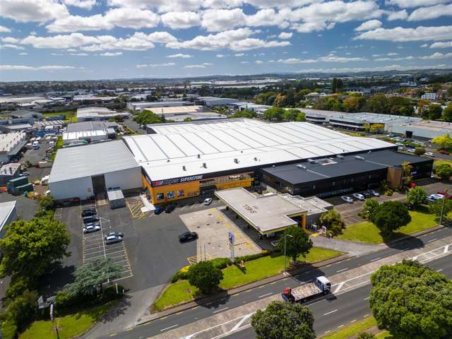 CBRE | Premium Mt Wellington Industrial Facility