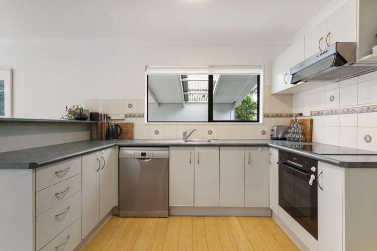 1/72 Gloria Avenue Te Atatu Peninsula_11